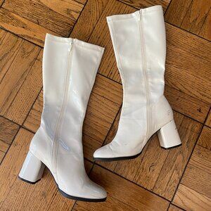 Mod White 60's Retro GoGo Boots by Funtasma Size 7